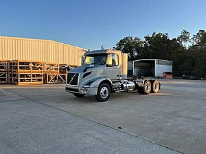 2025 Volvo VNR64T300 - Day Cab