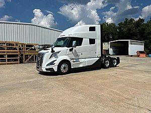 2025 Volvo VNL 860