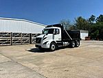2025 Volvo DuraStar VNR64300