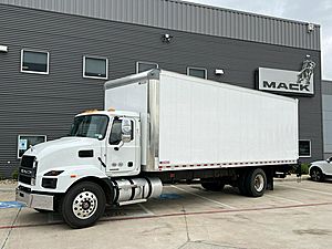 2025 Mack MD6 - Cargo Van