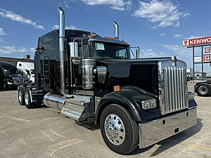 2023 Kenworth W900L