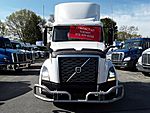 2019 Volvo VNL64T-300