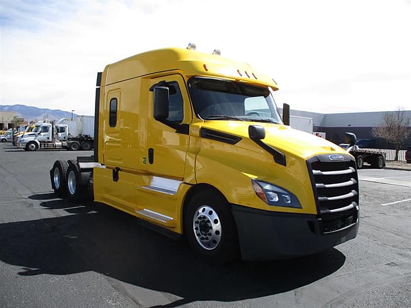 2020 Freightliner Cascadia 126
