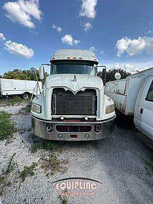 2014 Mack Pinnacle - Sleeper Truck
