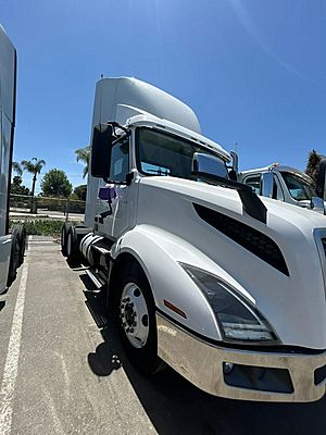 2019 Volvo VNL64T-300 - Day Cab