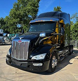 2022 Peterbilt 579 - Sleeper Truck