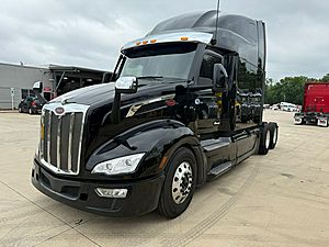 2022 Peterbilt 579 - Sleeper Truck