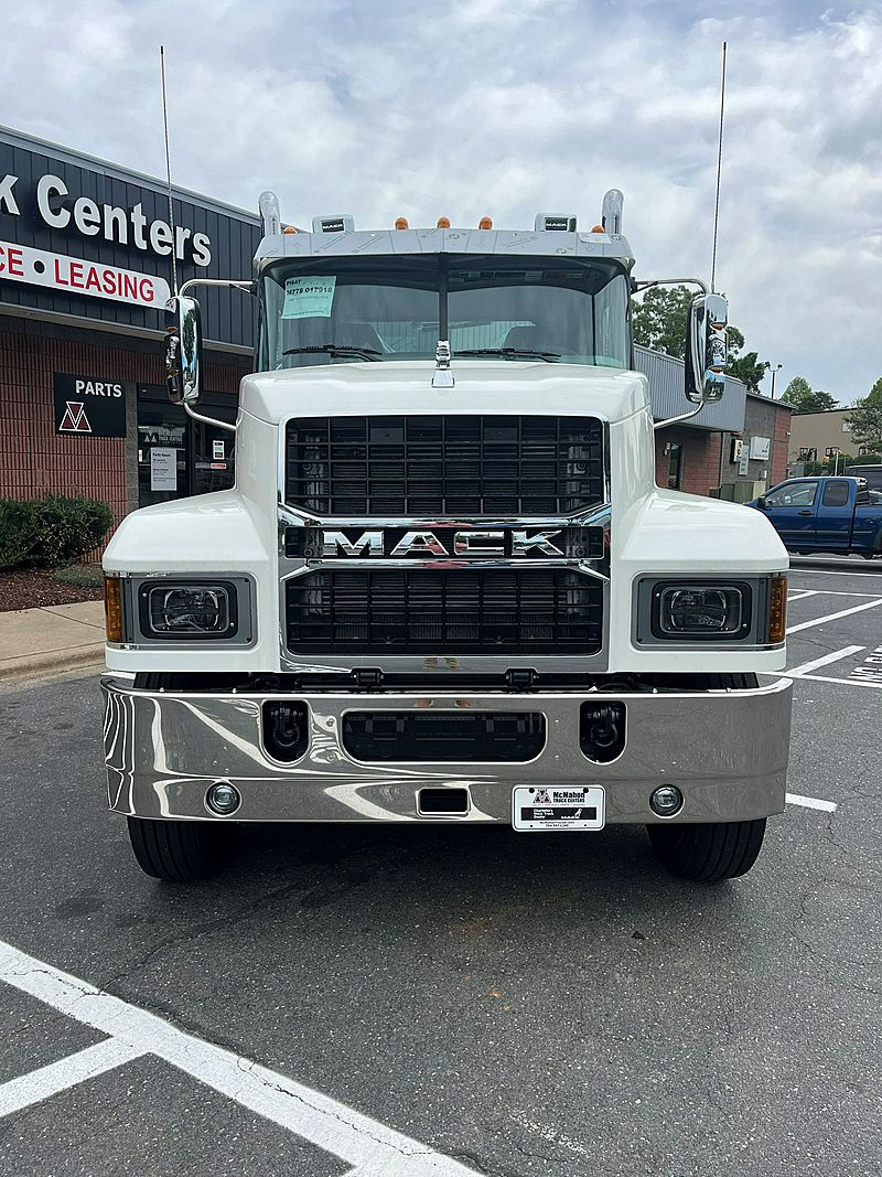 2026 Mack Pinnacle PI64T M778 For Sale | Daycab Sleeper | #M017916