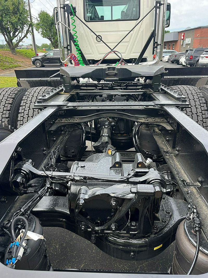 2026 Mack Pinnacle PI64T M778 For Sale | Daycab Sleeper | #M018095