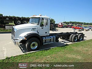 2013 Mack Granite GU813