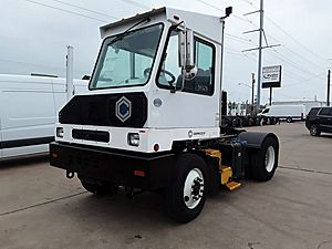 2015 Capacity SABRE 5 4X2 - Yard Spotter