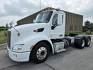 2017 Peterbilt 579 - Day Cab