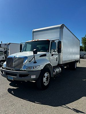 2018 International DuraStar 4300 - Box Van