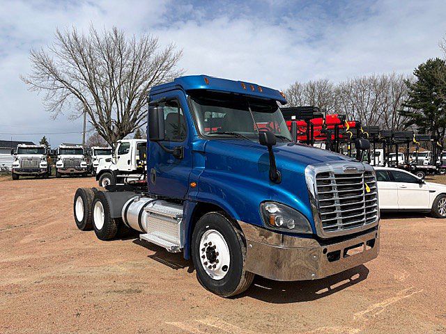 2015 Freightliner CASCADIA 125DC
