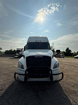 2018 Freightliner Cascadia - Sleeper Truck