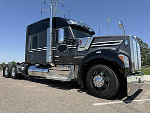 2023 Kenworth W990