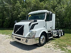 2017 Volvo VNL64T630 - Daycab 2017 Volvo VNL64T630 - Daycab