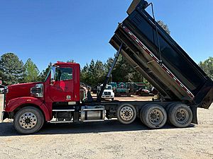 2014 Freightliner 122SD - Dump Truck