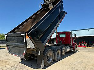 2014 Freightliner 122SD - Dump Truck