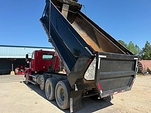 2014 Freightliner 122SD - Dump Truck