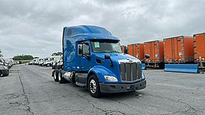 2021 Peterbilt 579 - Sleeper Truck