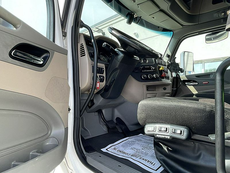 2022 Peterbilt 579
