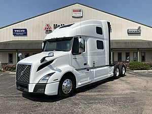 2023 Volvo VNL 860 - Sleeper Truck