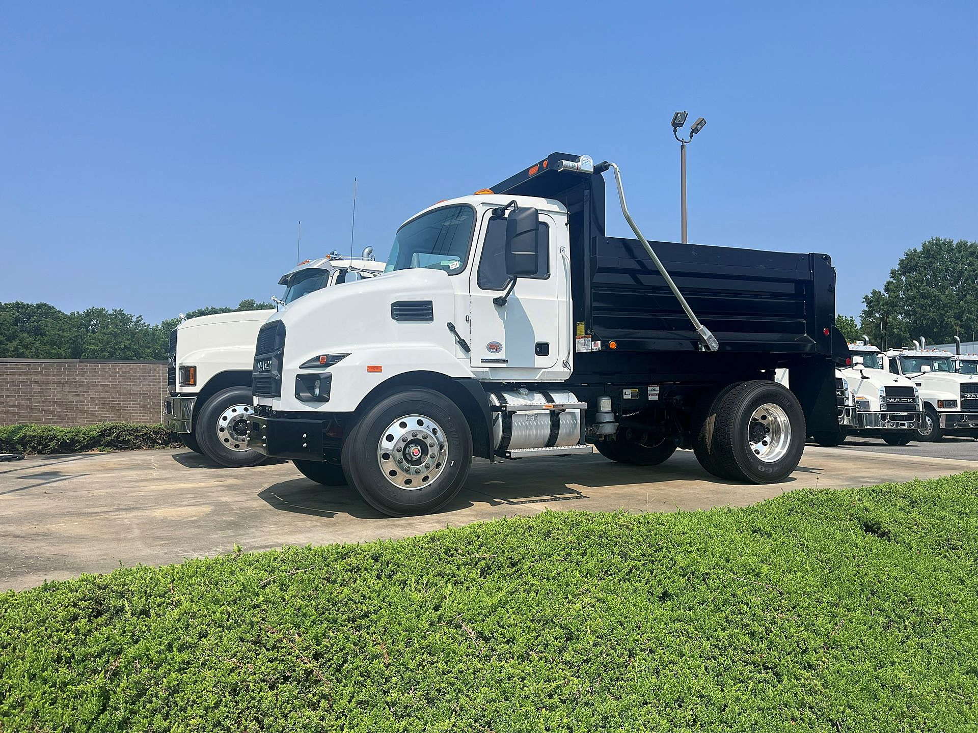 2025-mack-md742.1.jpg