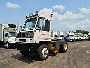 2019 Capacity SABRE 5 4X2 - Yard Spotter
