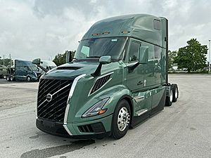 2025 Volvo VNL 860 - Day Cab