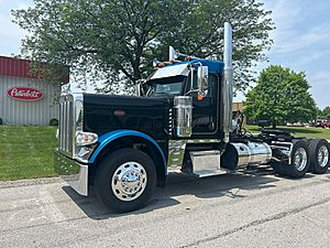 2023 Peterbilt 389 - Day Cab