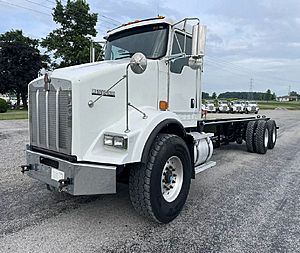 2013 Kenworth T800 - Cab & Chassis