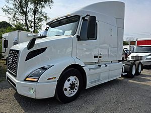 2019 Volvo VNR64T-640 - Sleeper Truck