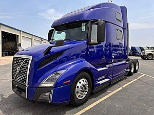 2020 Volvo VNL 860 - Sleeper Truck