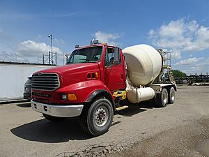 2000 Sterling L8500 - Mixer