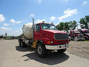 2000 Sterling L8500 - Mixer