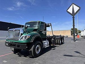 2025 International HV613 - Roll-Off