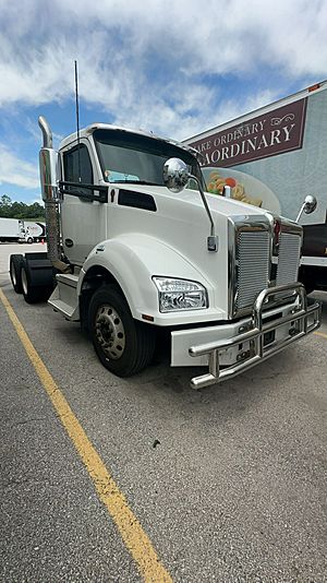 2021 Kenworth T880 - Day Cab