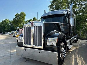 2023 Kenworth W990 - Sleeper Truck