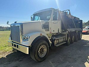 2019 Freightliner 122SD - Day Cab