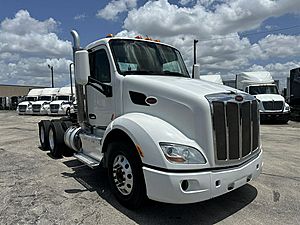 2015 Peterbilt 579 - Day Cab