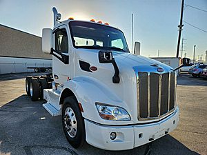 2015 Peterbilt 579 - Day Cab