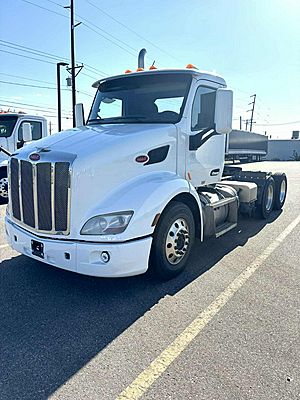 2017 Peterbilt 579 - Day Cab