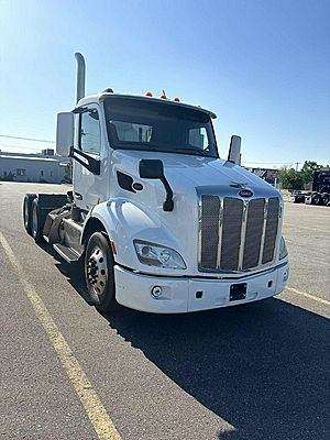 2017 Peterbilt 579 - Day Cab
