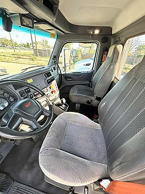 2017 Peterbilt 579 - Day Cab