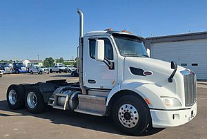 2017 Peterbilt 579 - Day Cab