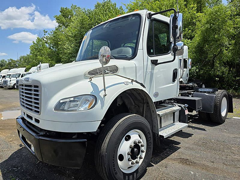 2013 Freightliner M2 106