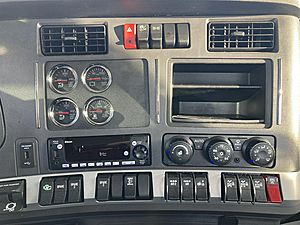 2025 Kenworth T880