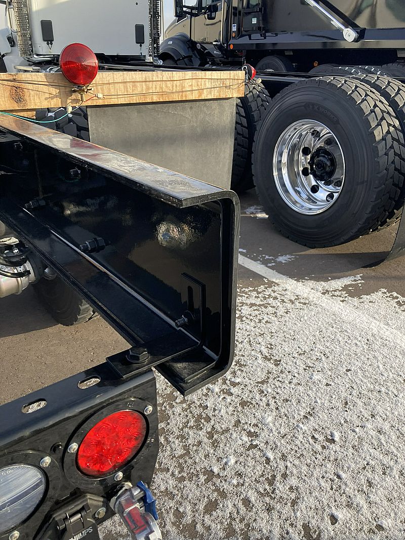 2025 Kenworth T880