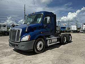 2015 Freightliner Cascadia 113 - Day Cab